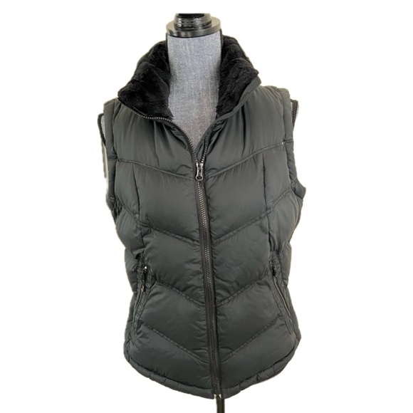 Columbia Jackets & Blazers - Columbia Down Black Vest with Faux Fur Collar